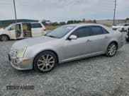 ✅ 2006 Cadillac STS • VIN: 1G6DC67A960104198 • Lot: 93736045. Wystawiony na Copart z przebiegiem 172 123 mil. Bezpłatny archiwum sprzedaży aukcyjnych z USA i szczegółowy raport historii pojazdu na DreamBid. Zdjęcie 1.
