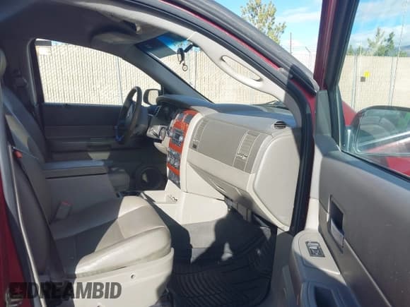 ✅ 2006 Dodge Durango SLT • VIN: 1D4HB48N56F190892 • Lot: 43765191. Wystawiony na IAAI z przebiegiem 299 612 mil. Bezpłatny archiwum sprzedaży aukcyjnych z USA i szczegółowy raport historii pojazdu na DreamBid. Zdjęcie 5.