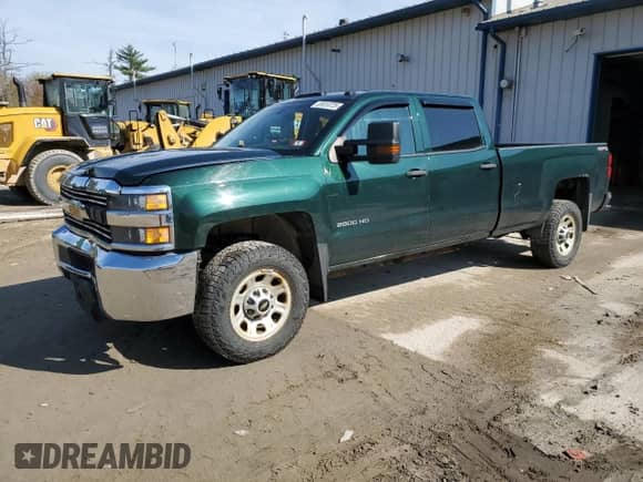 2015 Chevrolet Silverado 2500HD Work Truck z VIN 1GC1KUEG9FF652049, wystawiony jako Copart lot #55610725 z przebiegiem 109 563 mil mil oraz Szkoda całkowita • Salvage title. Historia ofert i sprzedaży dostępna na DreamBid. Obrazek 1.