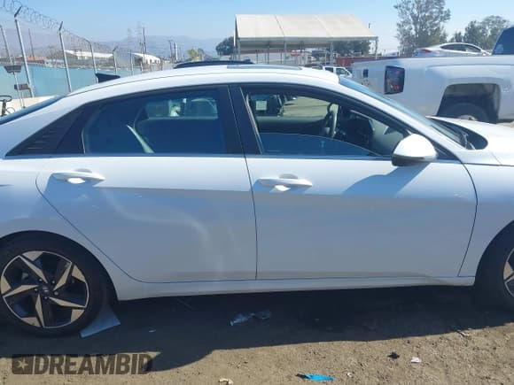 ✅ 2021 Hyundai Elantra SEL • VIN: 5NPLN4AG8MH016537 • Lot: 43635031. Listed on IAAI with 38,786 mi. Free auction sales archive from the USA and detailed vehicle history report at DreamBid. Image 14.