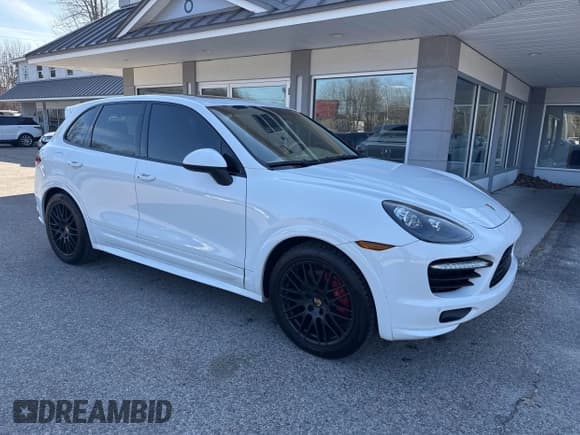 ✅ 2013 Porsche Cayenne GTS • VIN: WP1AD2A22DLA78738 • Lot: 41816214. Wystawiony na IAAI z przebiegiem 155 455 mil. Bezpłatny archiwum sprzedaży aukcyjnych z USA i szczegółowy raport historii pojazdu na DreamBid. Zdjęcie 1.