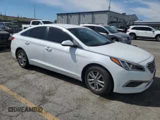 2017 Hyundai Sonata 2.4L z VIN 5NPE24AF6HH487553, wystawiony jako Copart lot #82072085 z przebiegiem 141 504 mil mil oraz Szkoda całkowita • Salvage title. Historia ofert i sprzedaży dostępna na DreamBid. Obrazek 4.