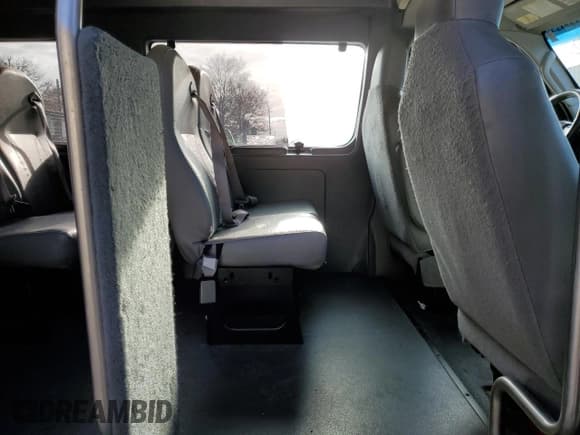 ✅ 2014 Ford Econoline Cargo Commercial • VIN: 1FTNS2EWXEDA97121 • Lot: 90014825. Wystawiony na Copart z przebiegiem 134 981 mil. Bezpłatny archiwum sprzedaży aukcyjnych z USA i szczegółowy raport historii pojazdu na DreamBid. Zdjęcie 11.