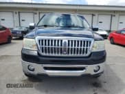 ✅ 2008 Lincoln Mark LT • VIN: 5LTPW18548FJ04788 • Lot: 55920085. Wystawiony na Copart z przebiegiem 233 068 mil. Bezpłatny archiwum sprzedaży aukcyjnych z USA i szczegółowy raport historii pojazdu na DreamBid. Zdjęcie 5.