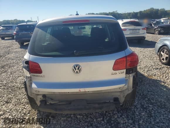 2013 Volkswagen Tiguan S z VIN WVGAV7AX8DW554282, wystawiony jako Copart lot #86422715 z przebiegiem 161 282 mil mil oraz Szkoda całkowita • Salvage title. Historia ofert i sprzedaży dostępna na DreamBid. Obrazek 6.