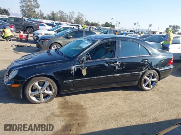 ✅ 2004 Mercedes-Benz C 230 Kompressor • VIN: WDBRF40J84A634936 • Lot: 41367075. Wystawiony na IAAI z przebiegiem 302 163 mil. Bezpłatny archiwum sprzedaży aukcyjnych z USA i szczegółowy raport historii pojazdu na DreamBid. Zdjęcie 14.