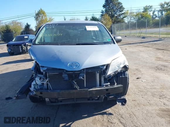 ✅ 2014 Toyota Sienna L • VIN: 5TDZK3DC5ES506922 • Lot: 43387654. Listed on IAAI with 118,733 mi. Free auction sales archive from the USA and detailed vehicle history report at DreamBid. Image 13.