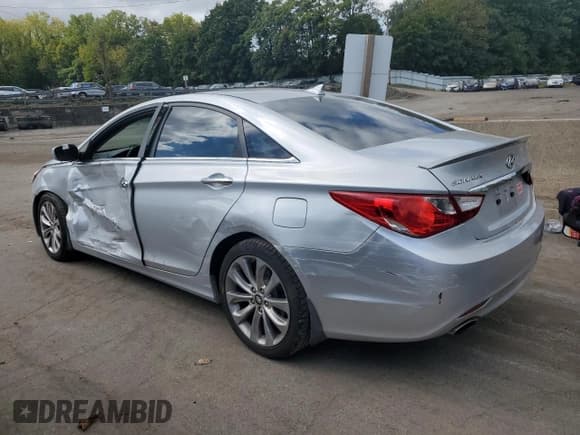 ✅ 2013 Hyundai Sonata SE • VIN: 5NPEC4ACXDH674226 • Lot: 72578694. Listed on Copart with 142,716 mi. Free auction sales archive from the USA and detailed vehicle history report at DreamBid. Image 2.