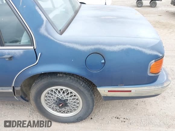 ✅ 1990 Pontiac Bonneville • VIN: 1G2HX54C6L1204370 • Lot: 42283309. Wystawiony na IAAI z przebiegiem 114 427 mil. Bezpłatny archiwum sprzedaży aukcyjnych z USA i szczegółowy raport historii pojazdu na DreamBid. Zdjęcie 6.