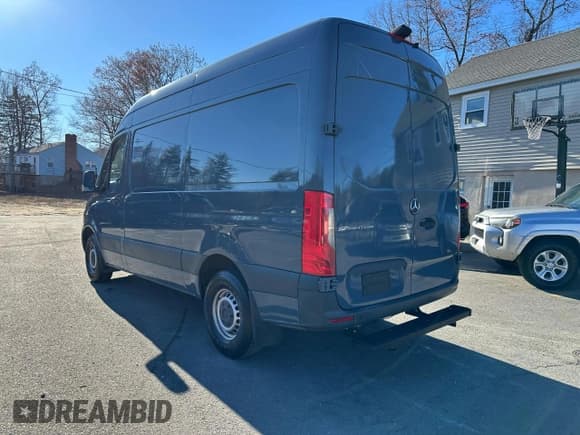 ✅ 2019 Mercedes-Benz Sprinter Cargo • VIN: WD4PF0CD6KP045830 • Lot: 93689265. Wystawiony na Copart z przebiegiem 73 430 mil. Bezpłatny archiwum sprzedaży aukcyjnych z USA i szczegółowy raport historii pojazdu na DreamBid. Zdjęcie 2.