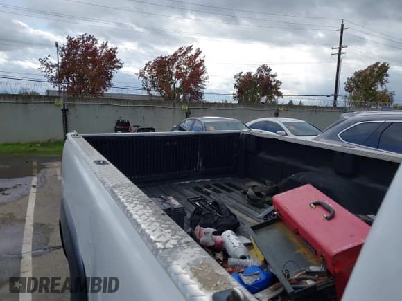 ✅ 2002 Chevrolet Silverado 2500HD • VIN: 1GBHC24U42E259796 • Lot: 43635594. Wystawiony na IAAI z przebiegiem 177 144 mil. Bezpłatny archiwum sprzedaży aukcyjnych z USA i szczegółowy raport historii pojazdu na DreamBid. Zdjęcie 8.