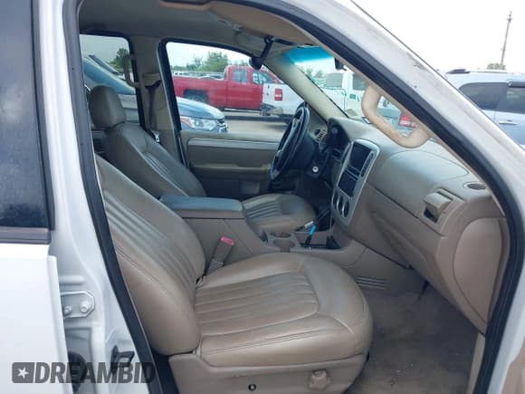 ✅ 2002 Mercury Mountaineer • VIN: 4M2ZU66E72ZJ21747 • Lot: 42656153. Listed on IAAI with 196,835 mi. Free auction sales archive from the USA and detailed vehicle history report at DreamBid. Image 5.