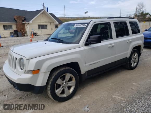 ✅ 2014 Jeep Patriot Latitude • VIN: 1C4NJPFB1ED889282 • Lot: 52318265. Listed on Copart with 122,271 mi. Free auction sales archive from the USA and detailed vehicle history report at DreamBid. Image 1.