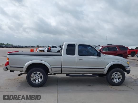 ✅ 2002 Toyota Tacoma PreRunner • VIN: 5TESN92N62Z024703 • Lot: 42511872. Listed on IAAI with 287,828 mi. Free auction sales archive from the USA and detailed vehicle history report at DreamBid. Image 13.