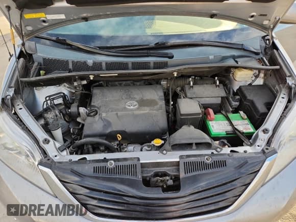 ✅ 2014 Toyota Sienna LE • VIN: 5TDJK3DC2ES092771 • Lot: 91988285. Listed on Copart with 111,257 mi. Free auction sales archive from the USA and detailed vehicle history report at DreamBid. Image 12.