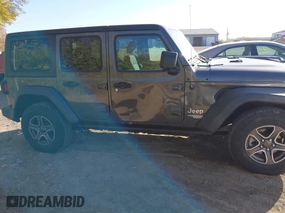 ✅ 2018 Jeep Wrangler Unlimited Sport S • VIN: 1C4HJXDN5JW295108 • Lot: 43622535. Wystawiony na IAAI z przebiegiem 153 671 mil. Bezpłatny archiwum sprzedaży aukcyjnych z USA i szczegółowy raport historii pojazdu na DreamBid. Zdjęcie 13.