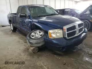 2006 Dodge Dakota SLT z VIN 1D7HE42N36S513461, wystawiony jako Copart lot #70418224 z przebiegiem 76 803 mil mil oraz Szkoda całkowita • Salvage title. Historia ofert i sprzedaży dostępna na DreamBid. Obrazek 4.