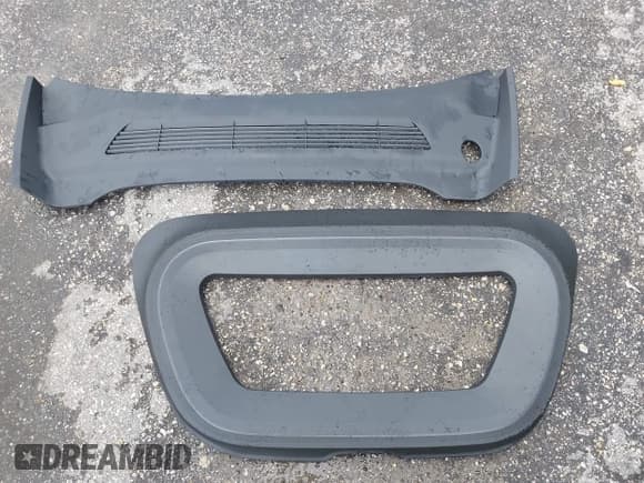 ✅ 2024 Tesla Model Y Long Range • VIN: 7SAYGDEE2RA325578 • Lot: 43287018. Wystawiony na IAAI z przebiegiem 6 864 mil. Bezpłatny archiwum sprzedaży aukcyjnych z USA i szczegółowy raport historii pojazdu na DreamBid. Zdjęcie 12.