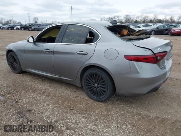 ✅ 2017 Alfa Romeo Giulia Ti • VIN: ZARFAEEN3H7550200 • Lot: 41902045. Listed on IAAI with Not provided. Free auction sales archive from the USA and detailed vehicle history report at DreamBid. Image 3.