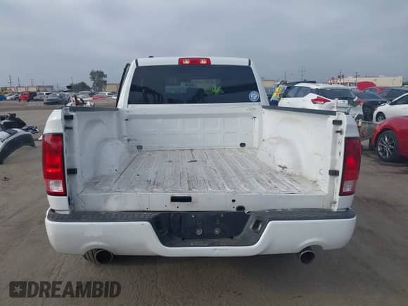 2018 Ram 1500 Tradesman z VIN 1C6RR6FT4JS188715, wystawiony jako IAAI lot #42540172 z przebiegiem 119 185 mil mil oraz . Historia ofert i sprzedaży dostępna na DreamBid. Obrazek 17.