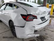 ✅ 2019 Tesla Model 3 Long Range • VIN: 5YJ3E1EB6KF511750 • Lot: 43627568. Wystawiony na IAAI z przebiegiem 53 488 mil. Bezpłatny archiwum sprzedaży aukcyjnych z USA i szczegółowy raport historii pojazdu na DreamBid. Zdjęcie 6.