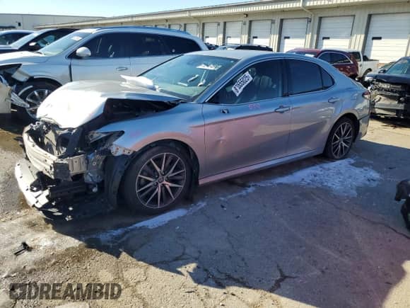 2022 Toyota Camry XLE with VIN 4T1F11AK0NU031516, listed as a Copart auction lot 88555025 with 51,712 mi miles and Salvage title. Bid and sale history available at DreamBid. Image 1.