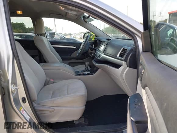 ✅ 2017 Toyota Highlander LE • VIN: 5TDZZRFH8HS199628 • Лот: 43321712. Опубликован ранее на IAAI с пробегом 136 828 миль. Бесплатный доступ к архиву аукционных продаж из США и подробный отчёт об истории автомобиля на DreamBid. Изображение 5.