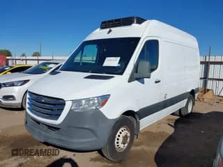 ✅ 2019 Freightliner Sprinter • VIN: WDRPF0CDXKT003470 • Lot: 43445766. Wystawiony na IAAI z przebiegiem 220 202 mil. Bezpłatny archiwum sprzedaży aukcyjnych z USA i szczegółowy raport historii pojazdu na DreamBid. Zdjęcie 2.