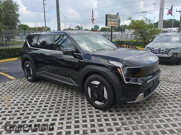 ✅ 2024 Kia EV9 Light Short Range • VIN: KNDAA5S21R6033757 • Lot: 66032195. Wystawiony na Copart z przebiegiem Nie podano. Bezpłatny archiwum sprzedaży aukcyjnych z USA i szczegółowy raport historii pojazdu na DreamBid. Zdjęcie 4.