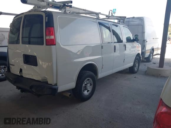 ✅ 2019 Chevrolet Express Cargo • VIN: 1GCWGAFP6K1301711 • Лот: 43324916. Опубликован ранее на IAAI с пробегом 52 047 миль. Бесплатный доступ к архиву аукционных продаж из США и подробный отчёт об истории автомобиля на DreamBid. Изображение 4.
