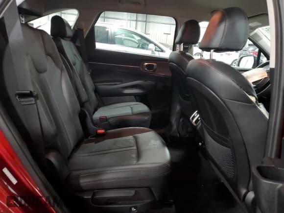 ✅ 2021 Kia Sorento EX • VIN: 5XYRHDLF5MG060184 • Lot: 90507815. Wystawiony na Copart z przebiegiem 47 799 mil. Bezpłatny archiwum sprzedaży aukcyjnych z USA i szczegółowy raport historii pojazdu na DreamBid. Zdjęcie 11.