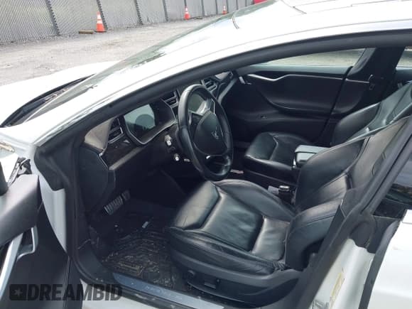 ✅ 2015 Tesla Model S 85D • VIN: 5YJSA1H41FF082379 • Lot: 42321001. Listed on IAAI with 109,465 mi. Free auction sales archive from the USA and detailed vehicle history report at DreamBid. Image 5.