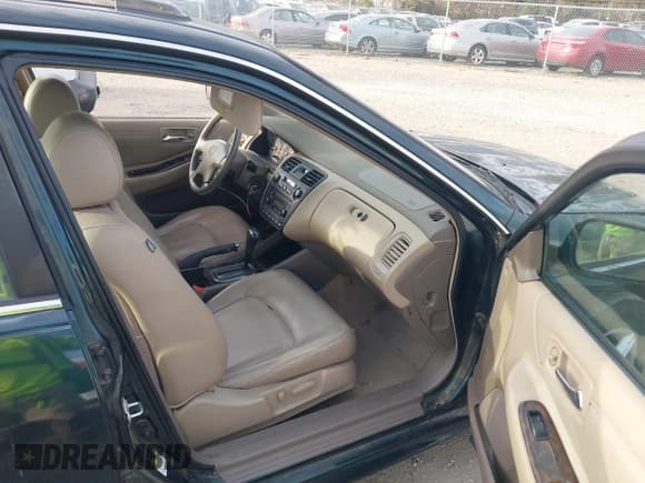 ✅ 2001 Honda Accord EX • VIN: 1HGCG16571A032247 • Лот: 43701729. Опубликован ранее на IAAI с пробегом 259 312 миль. Бесплатный доступ к архиву аукционных продаж из США и подробный отчёт об истории автомобиля на DreamBid. Изображение 5.