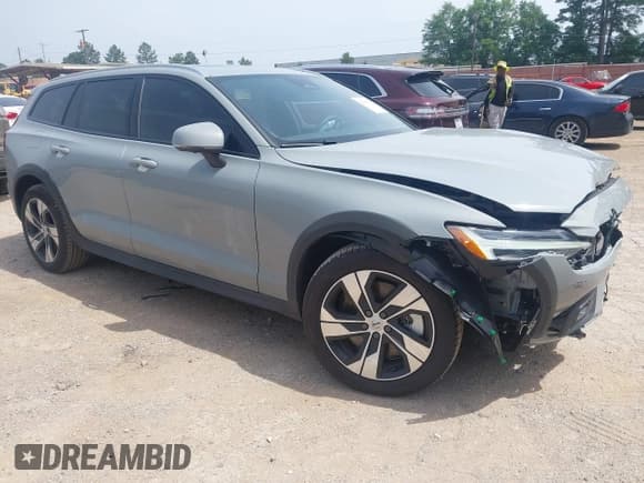 ✅ 2025 Volvo V60 Plus • VIN: YV4L12WKXS2147672 • Lot: 42240270. Listed on IAAI with 4,765 mi. Free auction sales archive from the USA and detailed vehicle history report at DreamBid. Image 1.