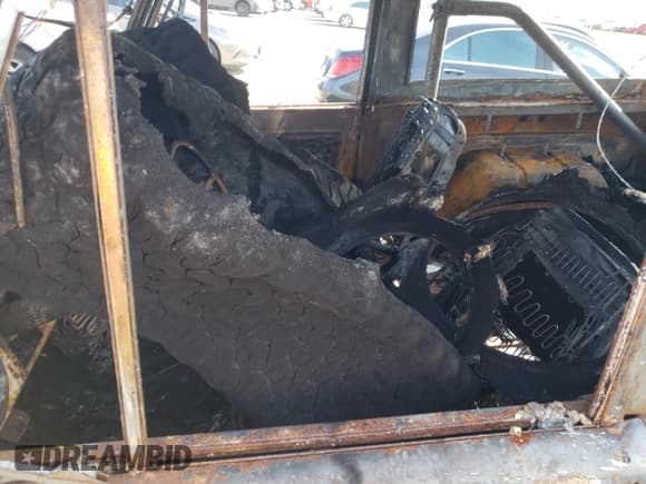 ✅ 1969 Ford Bronco • VIN: U15GLF78758 • Lot: 47116955. Wystawiony na Copart z przebiegiem Nie podano. Bezpłatny archiwum sprzedaży aukcyjnych z USA i szczegółowy raport historii pojazdu na DreamBid. Zdjęcie 7.