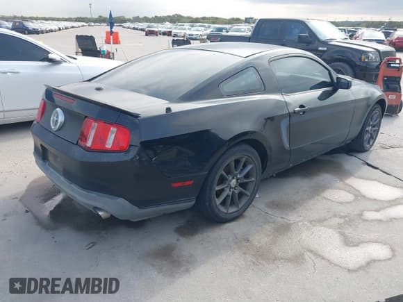 ✅ 2011 Ford Mustang V6 • VIN: 1ZVBP8AMXB5139687 • Lot: 43524222. Listed on IAAI with 202,586 mi. Free auction sales archive from the USA and detailed vehicle history report at DreamBid. Image 4.