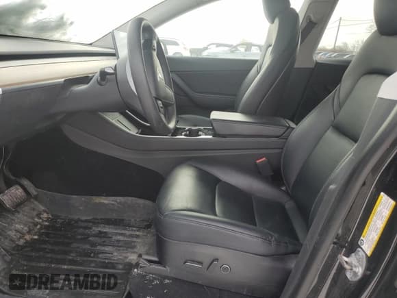 ✅ 2021 Tesla Model Y Standard Range • VIN: 5YJYGDED3MF120514 • Lot: 46156775. Wystawiony na Copart z przebiegiem 93 470 mil. Bezpłatny archiwum sprzedaży aukcyjnych z USA i szczegółowy raport historii pojazdu na DreamBid. Zdjęcie 7.