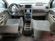 ✅ 2010 Chrysler Town & Country LX • VIN: 2A4RR2D14AR441739 • Lot: 64903955. Wystawiony na Copart z przebiegiem 153 307 mil. Bezpłatny archiwum sprzedaży aukcyjnych z USA i szczegółowy raport historii pojazdu na DreamBid. Zdjęcie 8.