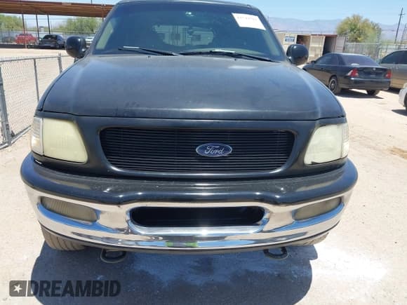 ✅ 1998 Ford Expedition XLT • VIN: 1FMPU18L4WLC08053 • Lot: 42544721. Wystawiony na IAAI z przebiegiem 226 434 mil. Bezpłatny archiwum sprzedaży aukcyjnych z USA i szczegółowy raport historii pojazdu na DreamBid. Zdjęcie 6.