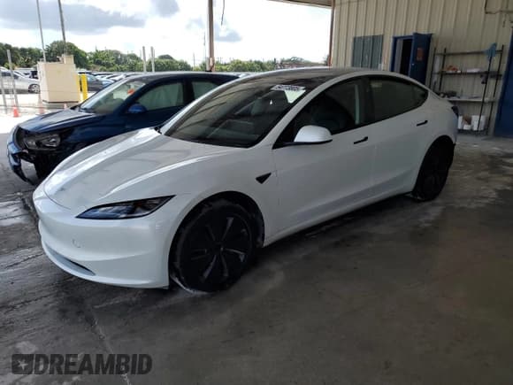 ✅ 2024 Tesla Model 3 • VIN: 5YJ3E1EA0RF743987 • Lot: 54773805. Wystawiony na Copart z przebiegiem 7 725 mil. Bezpłatny archiwum sprzedaży aukcyjnych z USA i szczegółowy raport historii pojazdu na DreamBid. Zdjęcie 1.
