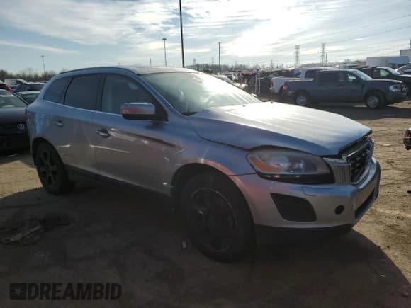 ✅ 2013 Volvo XC60 T6 • VIN: YV4902DZ4D2409931 • Lot: 48111015. Listed on Copart with 175,600 mi. Free auction sales archive from the USA and detailed vehicle history report at DreamBid. Image 4.