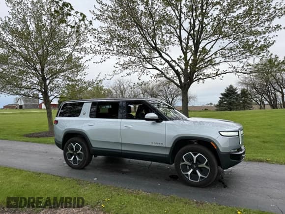 ✅ 2024 Rivian R1S Adventure • VIN: 7PDSGBBA4RN036045 • Лот: 42197192. Опубликован ранее на IAAI с пробегом 9 297 миль. Бесплатный доступ к архиву аукционных продаж из США и подробный отчёт об истории автомобиля на DreamBid. Изображение 1.