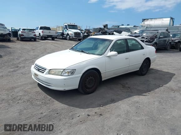 ✅ 2000 Toyota Camry LE • VIN: JT2BG22K2Y0459372 • Lot: 43253575. Wystawiony na IAAI z przebiegiem 146 366 mil. Bezpłatny archiwum sprzedaży aukcyjnych z USA i szczegółowy raport historii pojazdu na DreamBid. Zdjęcie 2.