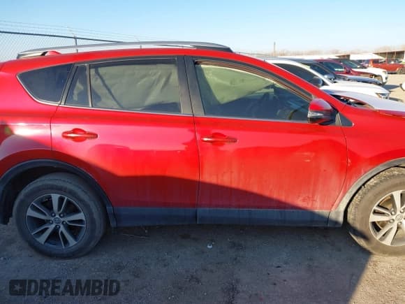 ✅ 2017 Toyota RAV4 XLE • VIN: JTMWFREV9HJ132455 • Lot: 41377871. Wystawiony na IAAI z przebiegiem 137 493 mil. Bezpłatny archiwum sprzedaży aukcyjnych z USA i szczegółowy raport historii pojazdu na DreamBid. Zdjęcie 12.