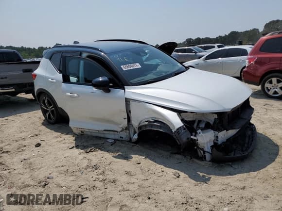 ✅ 2019 Volvo XC40 R-Design • VIN: YV4162UM0K2075751 • Lot: 65604074. Listed on Copart with 59,046 mi. Free auction sales archive from the USA and detailed vehicle history report at DreamBid. Image 4.