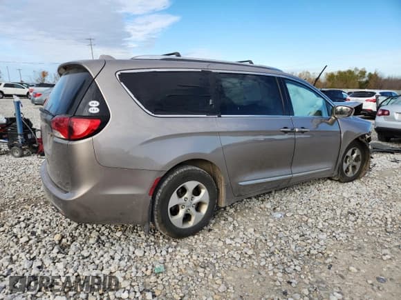 ✅ 2017 Chrysler Pacifica Touring L Plus • VIN: 2C4RC1EG6HR578227 • Lot: 91067755. Listed on Copart with 147,205 mi. Free auction sales archive from the USA and detailed vehicle history report at DreamBid. Image 3.