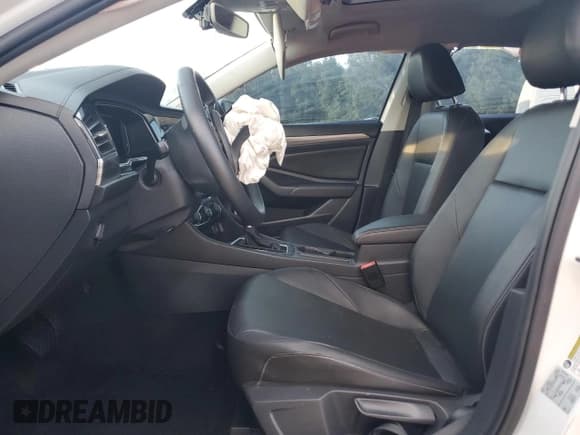 ✅ 2019 Volkswagen Jetta SEL • VIN: 3VWE57BU2KM043722 • Лот: 71441395. Опубликован ранее на Copart с пробегом 83 985 миль. Бесплатный доступ к архиву аукционных продаж из США и подробный отчёт об истории автомобиля на DreamBid. Изображение 7.