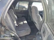 ✅ 1998 GMC Jimmy SL • VIN: 1GKCS13W0W2530290 • Lot: 42831830. Wystawiony na IAAI z przebiegiem 228 103 mil. Bezpłatny archiwum sprzedaży aukcyjnych z USA i szczegółowy raport historii pojazdu na DreamBid. Zdjęcie 8.