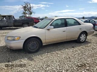 ✅ 1997 Toyota Camry LE • VIN: JT2BF22K8V0028288 • Lot: 83981175. Wystawiony na Copart z przebiegiem 294 127 mil. Bezpłatny archiwum sprzedaży aukcyjnych z USA i szczegółowy raport historii pojazdu na DreamBid. Zdjęcie 1.