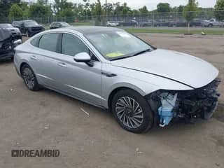 ✅ 2025 Hyundai Sonata Limited • VIN: KMHL54JJ7SA118133 • Lot: 42934447. Listed on IAAI with 8,645 mi. Free auction sales archive from the USA and detailed vehicle history report at DreamBid. Image 1.